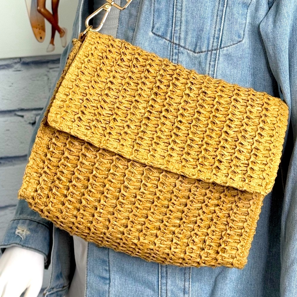 Woven Tan crossbody/purse with Aztec printed strap - Picture 10 of 12